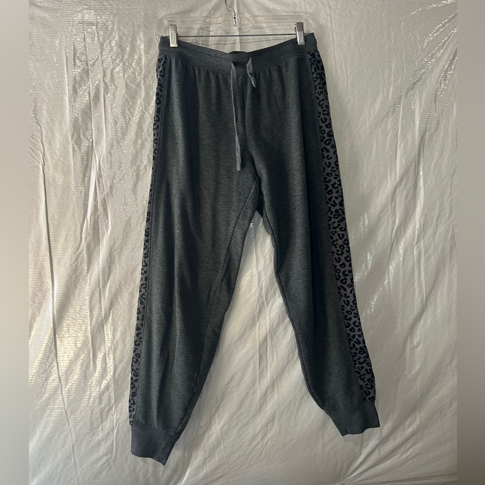 Splendid Gray Crop Leopard Sweatpants Size Small